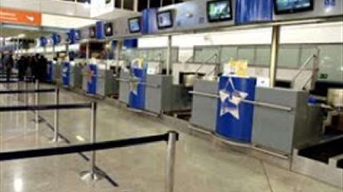  Work stoppages in airports throughout August