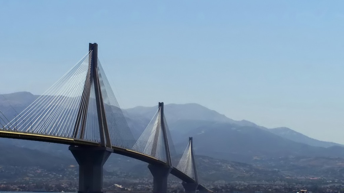 Επτά... κεράκια για τη γέφυρα Ρίου - Αντιρρίου