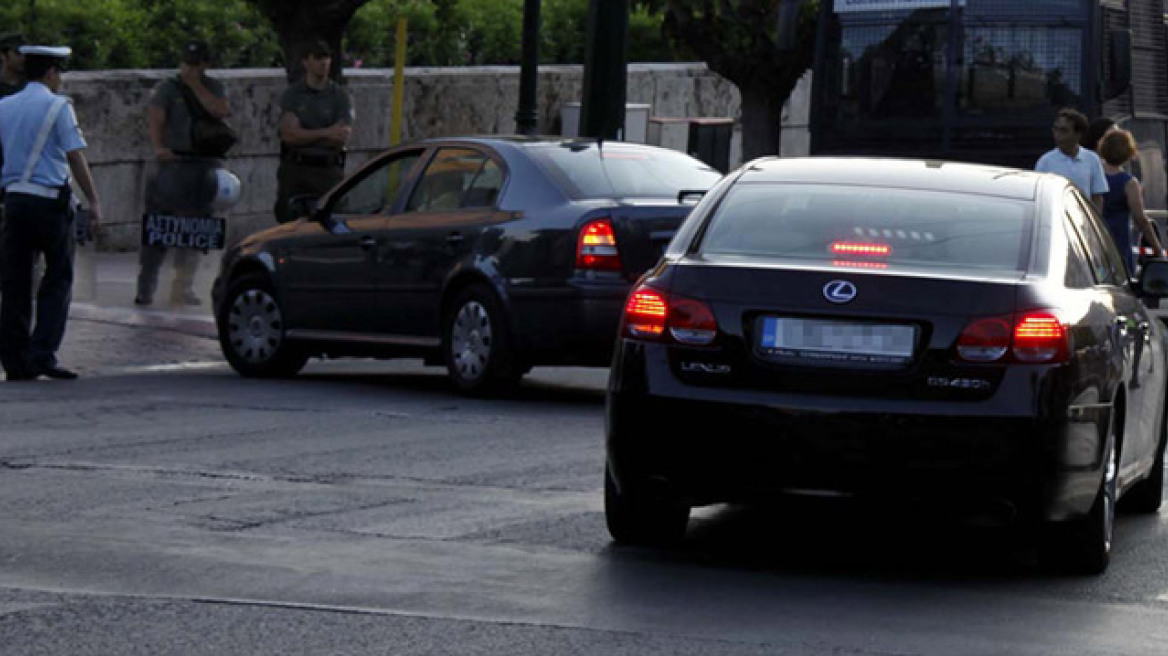 Από τα θηριώδη Lexus σε τρίπορτα 1400ρακια οι Ελληνες βουλευτές