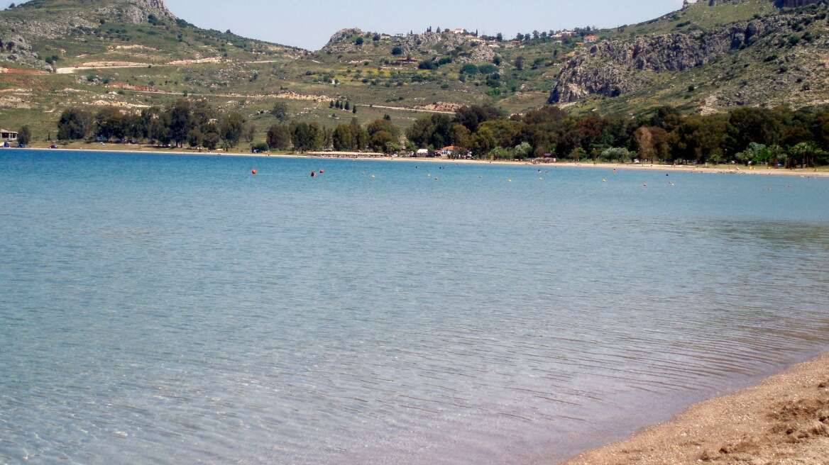 Στους πολίτες του Ναυπλίου η παραλία της Καραθώνας 