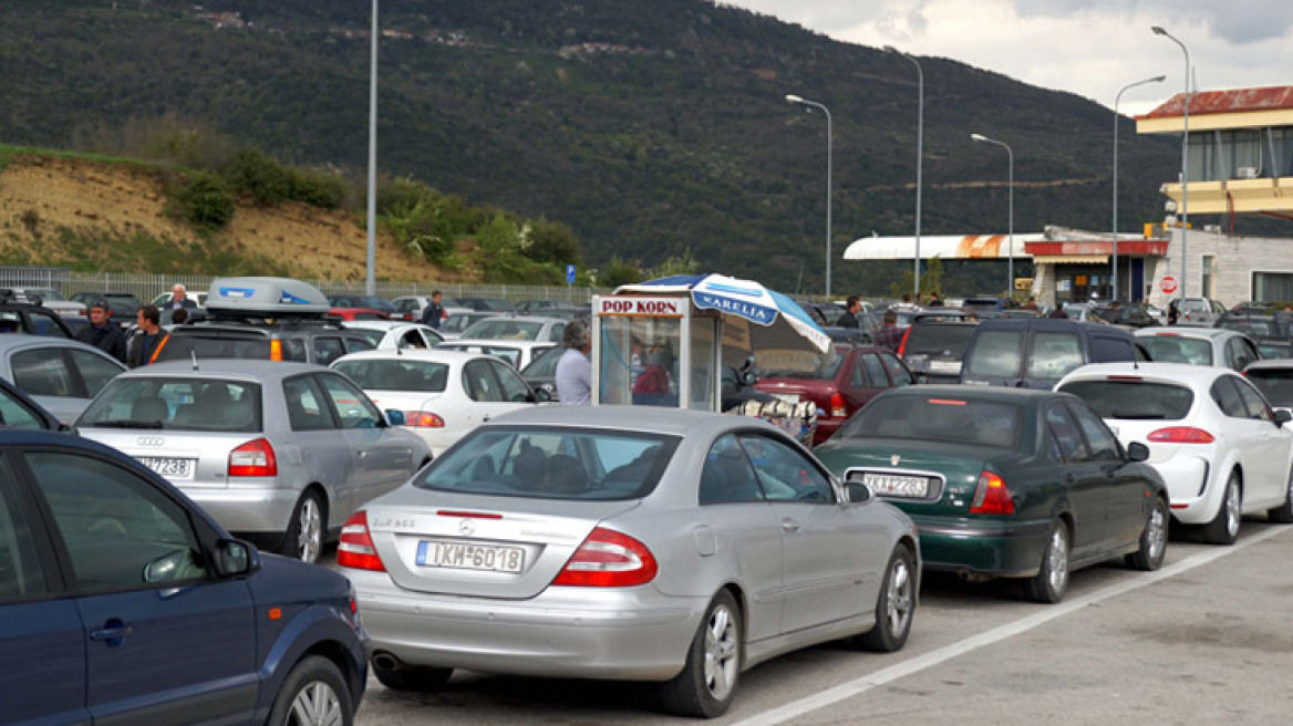 Κλειστά τα τελωνεία, ουρές στα σύνορα