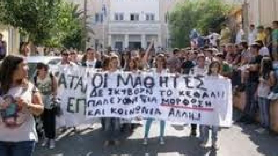 Κόντρα υπ. Παιδείας με ΣΥΡΙΖΑ για τα κλειστά σχολεία