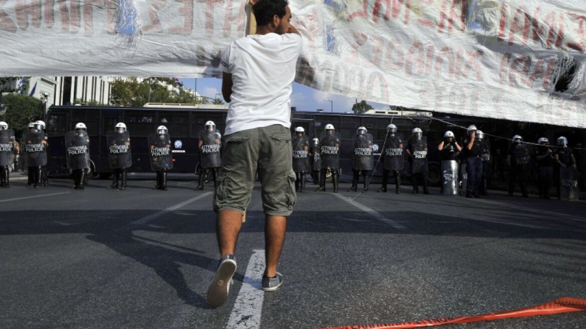 Πρώτη είδηση στην Ευρώπη οι απολύσεις και ο προϋπολογισμός    