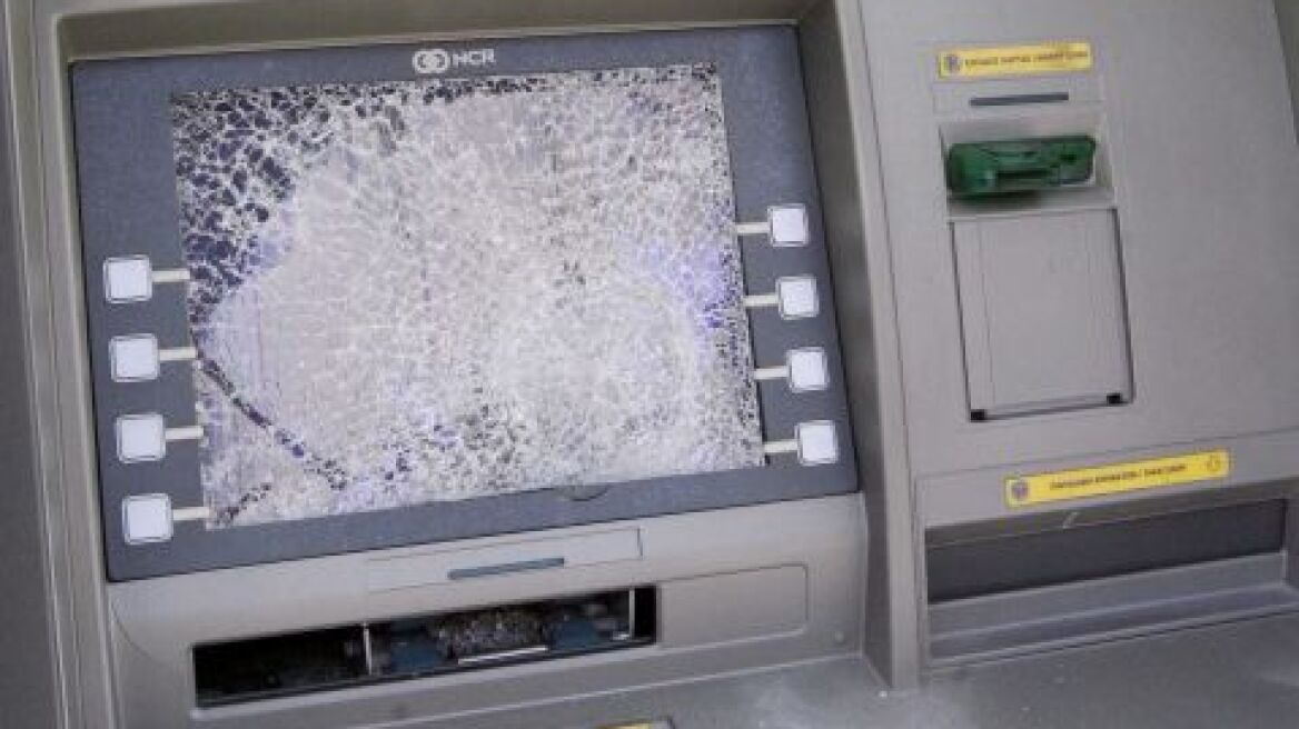 Προσπάθησαν να "ξηλώσουν" ATM στην Εθνική οδό 