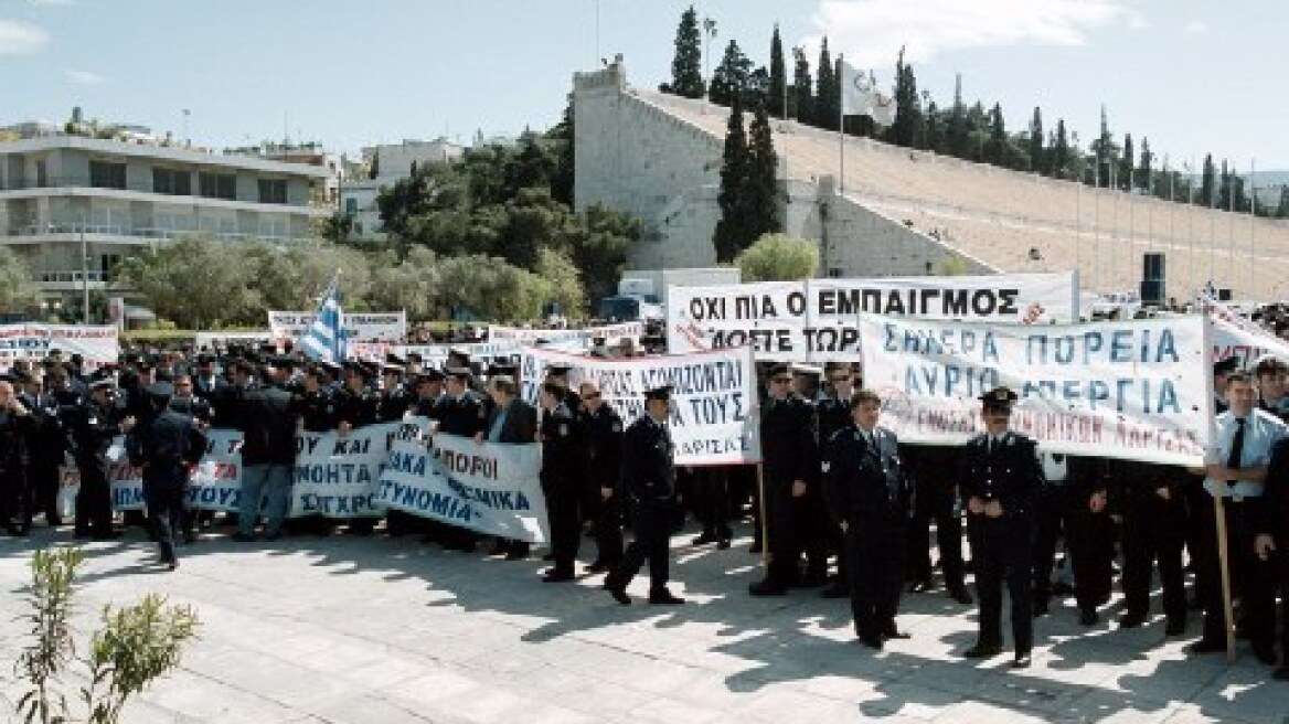 Συγκέντρωση διαμαρτυρίας ενστόλων στο Καλλιμάρμαρο