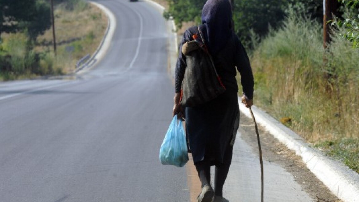 Άρπαξαν από ηλικιωμένη ακόμη και τον σταυρό 