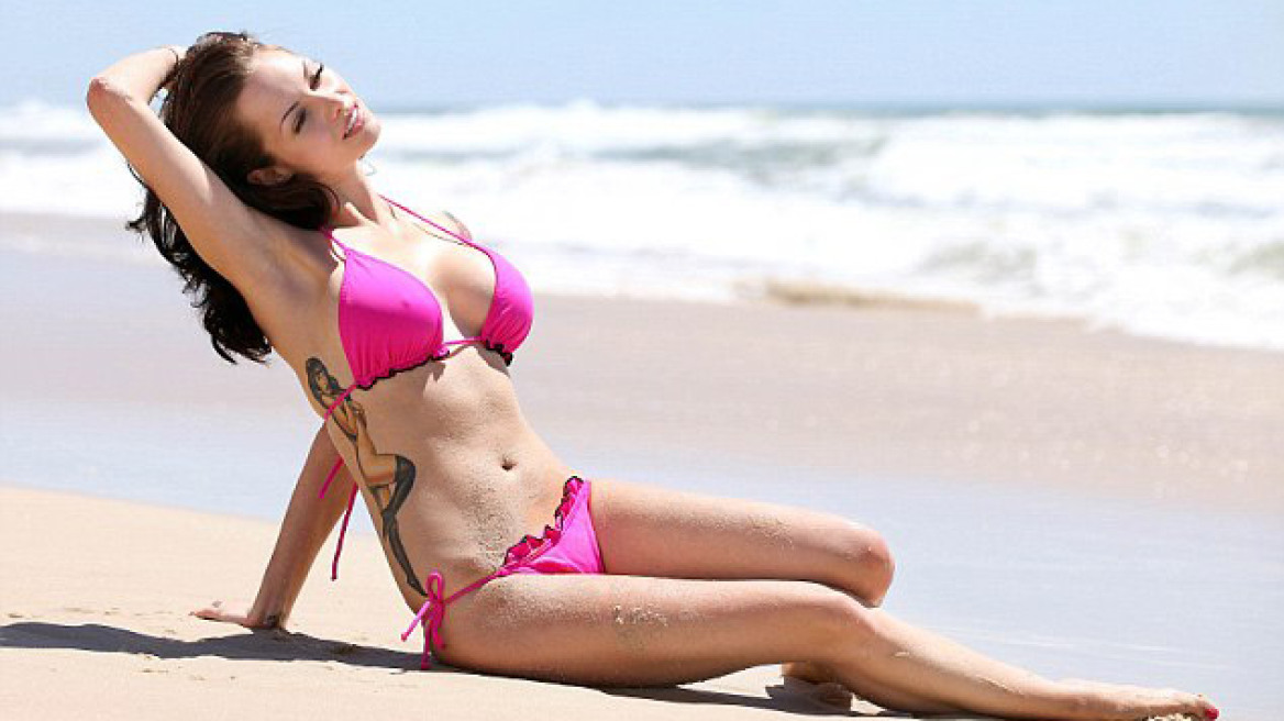 Jessica Jane Clement's: Δεν φοράω ποτέ σουτιέν!