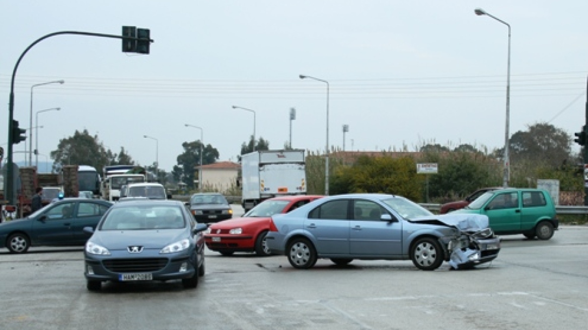 Καραμπόλα πέντε αυτοκινήτων στην Ηλεία 