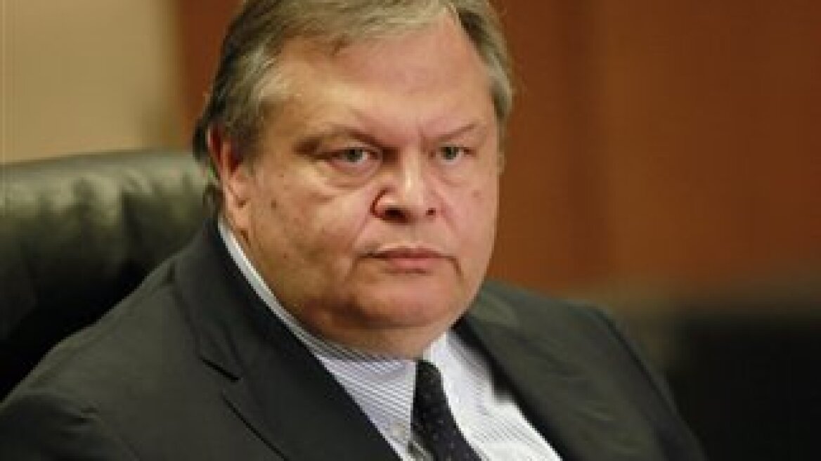 Why is Venizelos downgrading Papandreou’s policy?