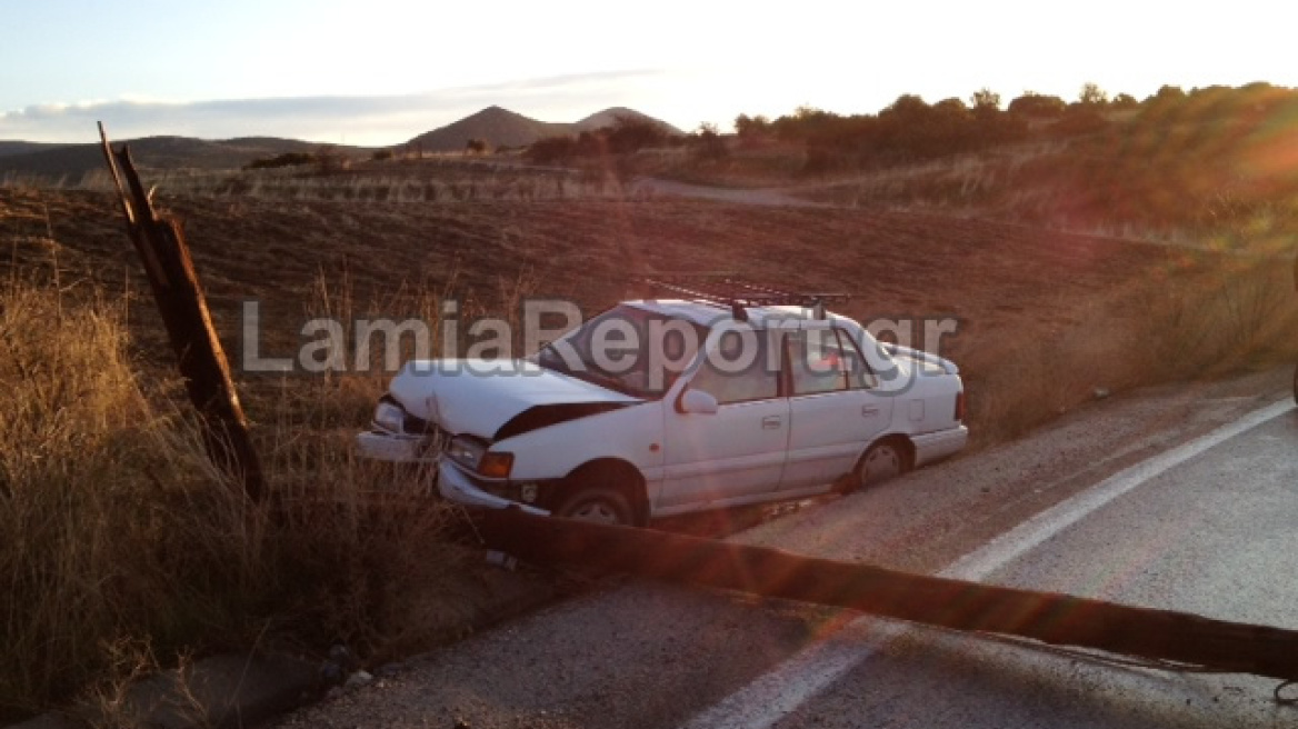 Έχασε τον έλεγχο και έπεσε πάνω σε κολόνα στη Λαμία