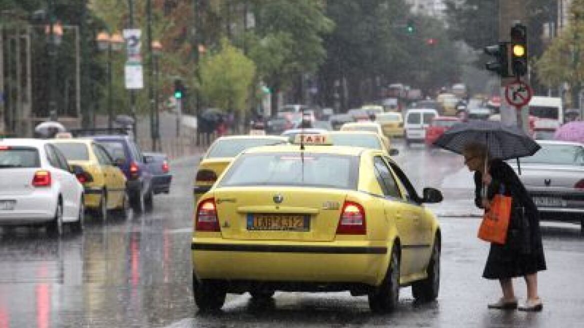 Μποτιλιάρισμα στους δρόμους από τη βροχή  