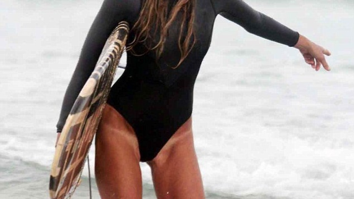 Elle Macpherson: Δαμάζοντας τα κύματα 