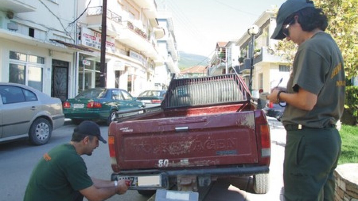 Κάρτες δεν υπάρχουν, αλλά οι έλεγχοι, έλεγχοι!