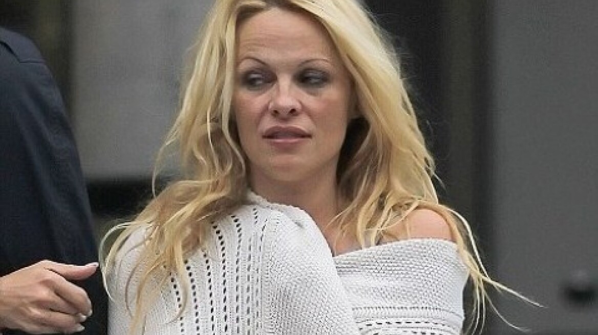 Τι τρέχει με την Pamela Anderson;