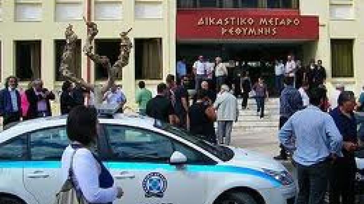 Αθώος ο καφετζής για την μπουνιά στον παιδεραστή