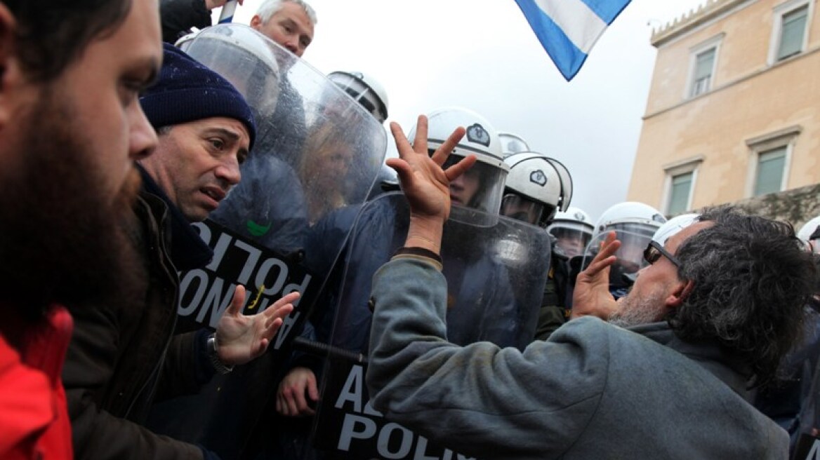 Μικροεπεισόδια μετά το συλλαλητήριο στο Σύνταγμα