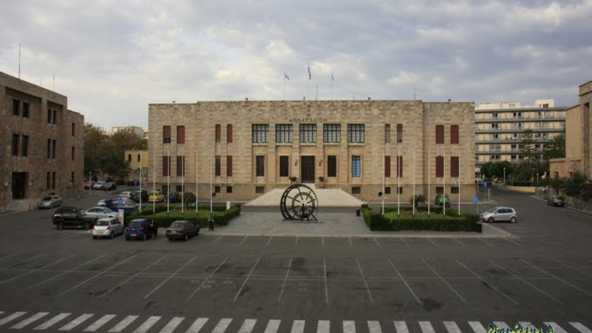 Υπό κατάληψη το δημαρχείο της Ρόδου