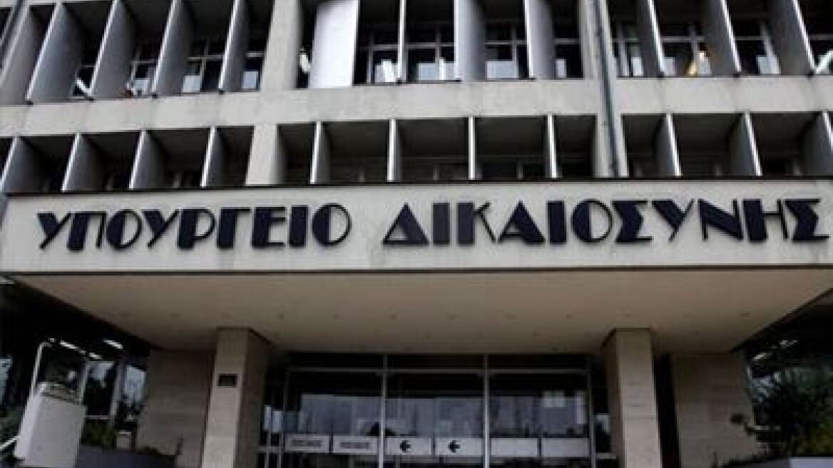 Αποσύρθηκαν οι διατάξεις για λαθρομετανάστες και ανεξάρτητες αρχές   