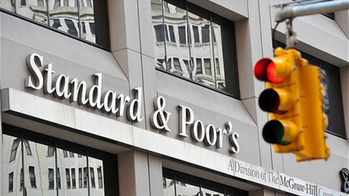 S&P: Δύσκολο το περιβάλλον για τις τράπεζες