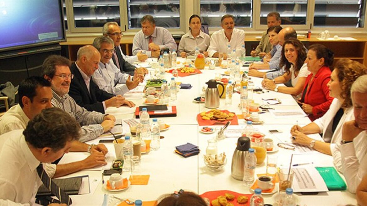 Political council without Papandreou