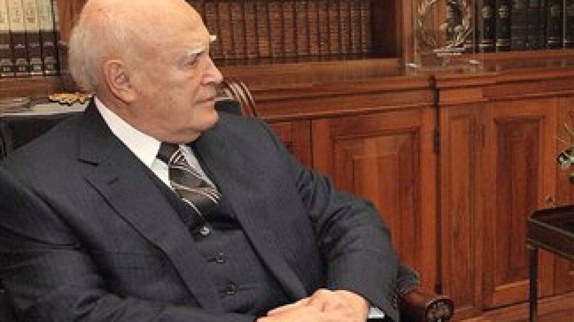 Papoulias calls upon expats to “vote” for progress