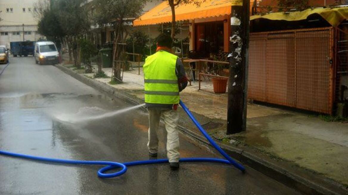 Υπάλληλος άρπαξε το φάκελο του διαγωνισμού στο δήμο Χανίων