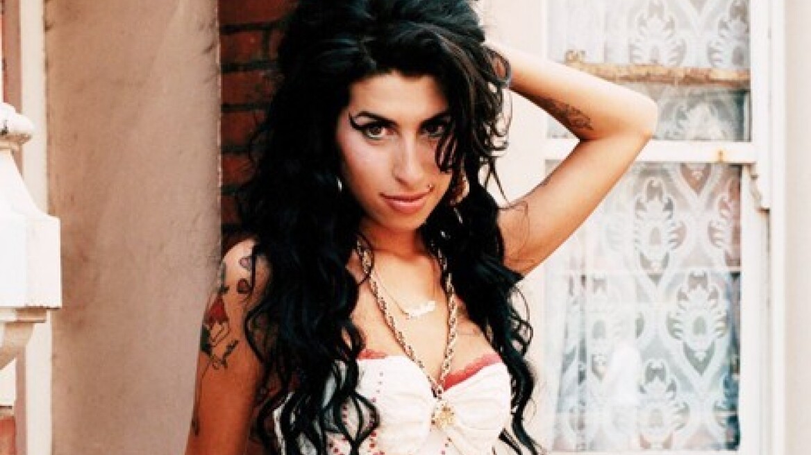 Σε ποιόν άφησε 3 εκατομμύρια λίρες η Amy Winehouse;