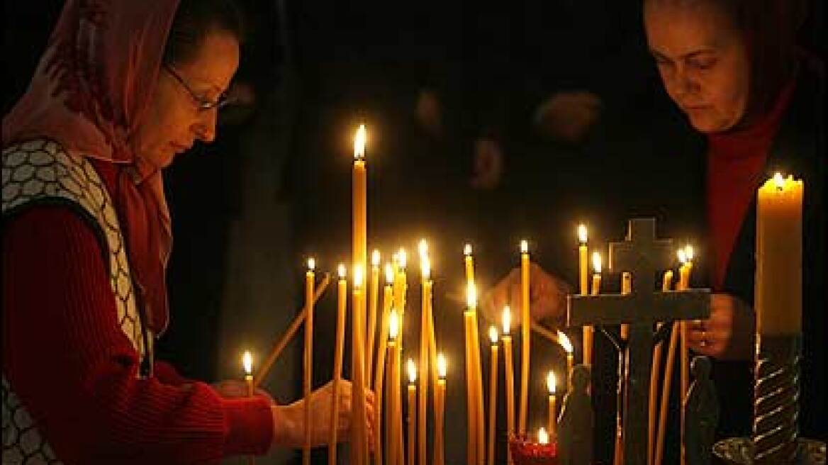 Η κρίση στρέφει τους Έλληνες στο Θεό