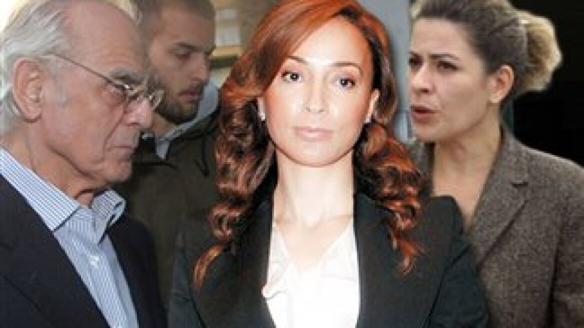 Prosecutor calls Akis’ wife and daughter to the stand