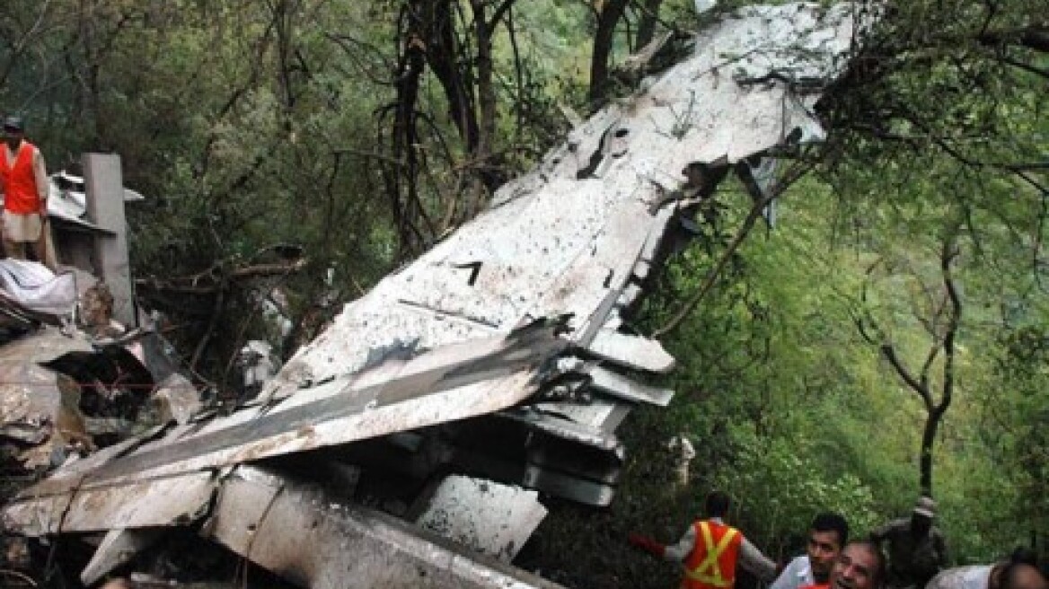 Συντριβή αεροπλάνου με 130 επιβαίνοντες στο Ισλαμαμπάντ 