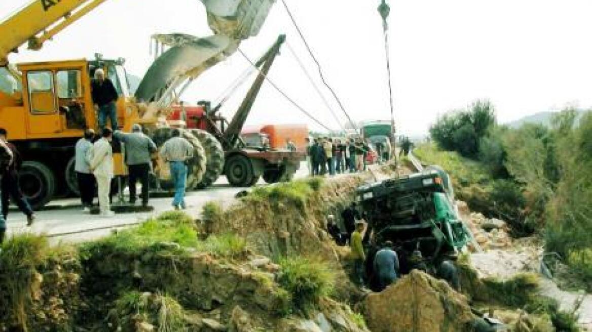 Βουτιά θανάτου σε χαράδρα για 48χρονο οδηγό