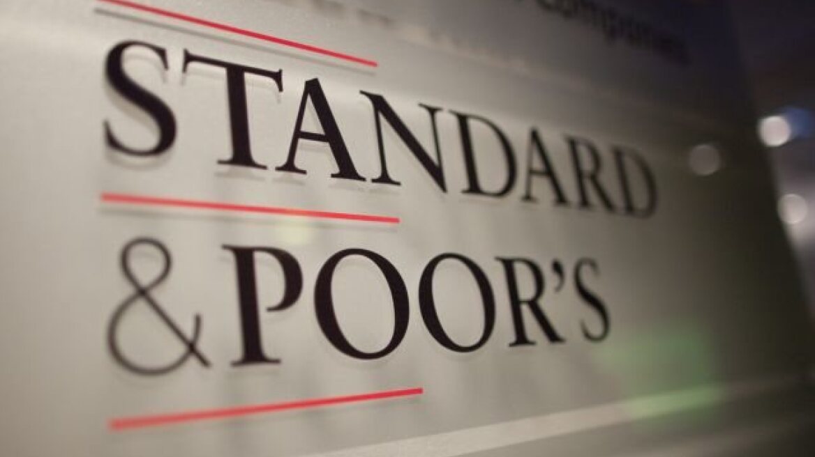 S&P: Μία στις τρεις πιθανότητες να βγει η Ελλάδα από το ευρώ