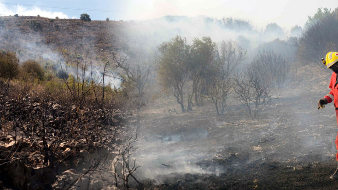 Η Αχαΐα στις φλόγες για δεύτερη ημέρα 