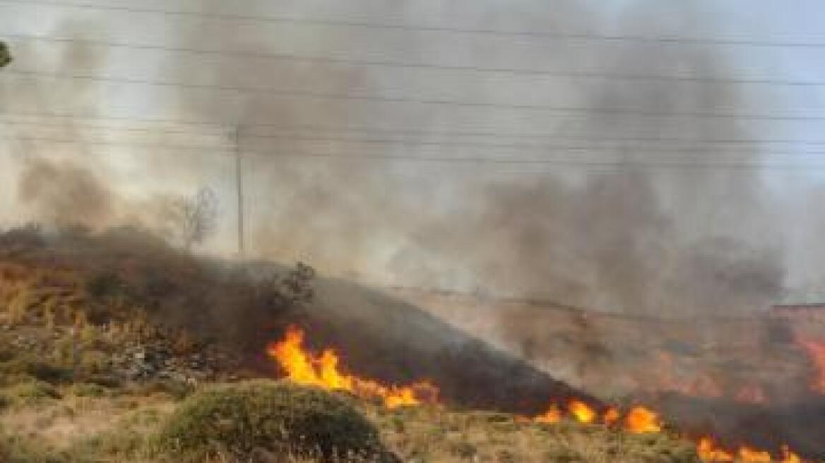 Υπό μερικό έλεγχο η πυρκαγιά στο 188ο χλμ της εθνικής Αθηνών - Πατρών	 	 				 