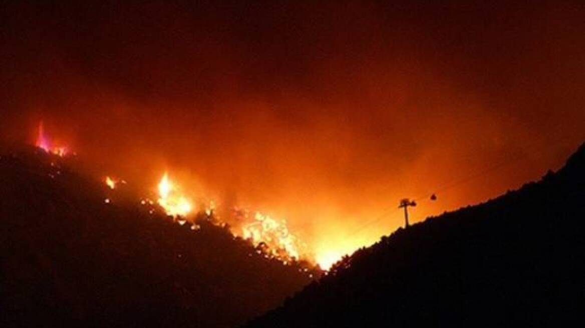 Σε εξέλιξη πυρκαγιά στον Όλυμπο