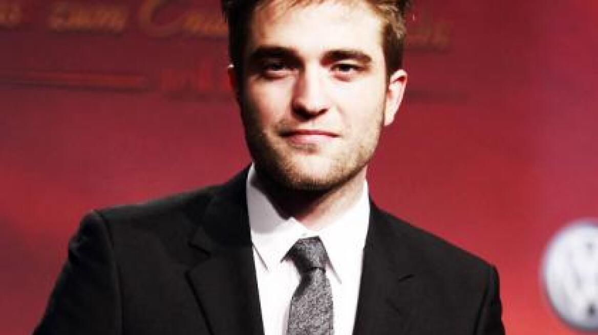 "Σφίγγα" ο Robert Pattinson για την απιστία