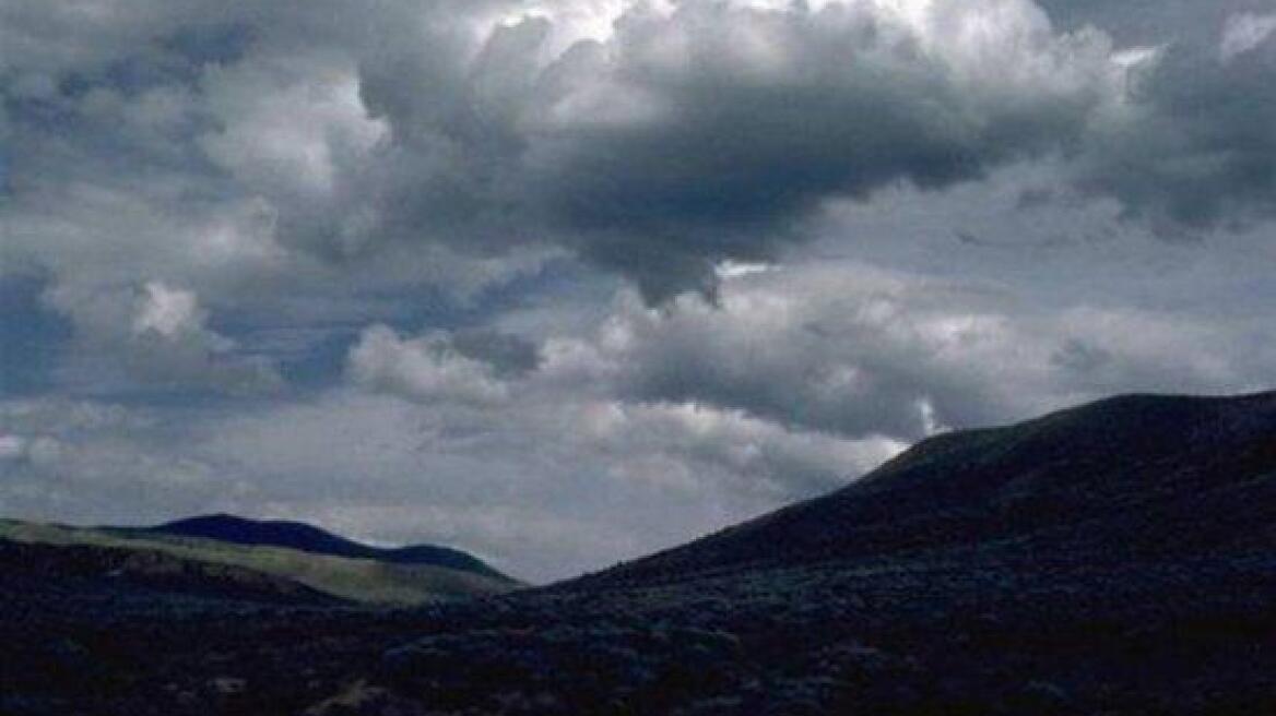 Καταιγίδες, μπόρες και αστραπές με αισθητή πτώση της θερμοκρασίας