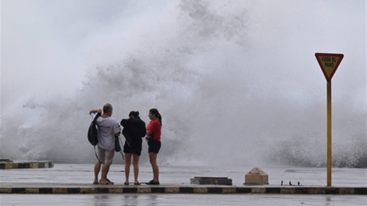 Σε βαρομετρικό χαμηλό υποβαθμίζεται ο τυφώνας «Ισαάκ»