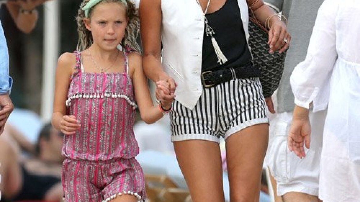 Kate Moss: Στο Saint Tropez με την κόρη της