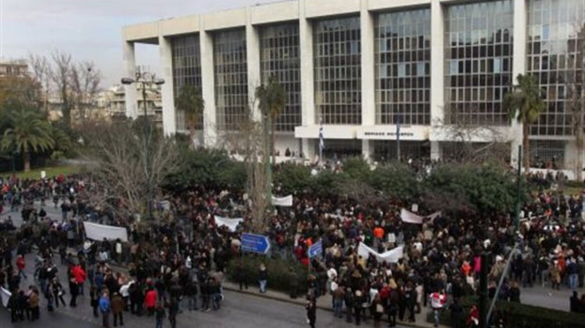 Πανελλήνια συγκέντρωση δικαστών στον Άρειο Πάγο με φόντο τις περικοπές 