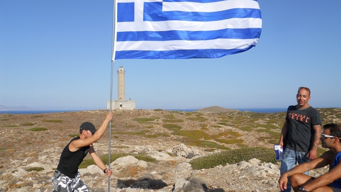 «Κατέλαβαν» τη βραχονησίδα Διδύμη οπαδοί της Χρυσής Αυγής