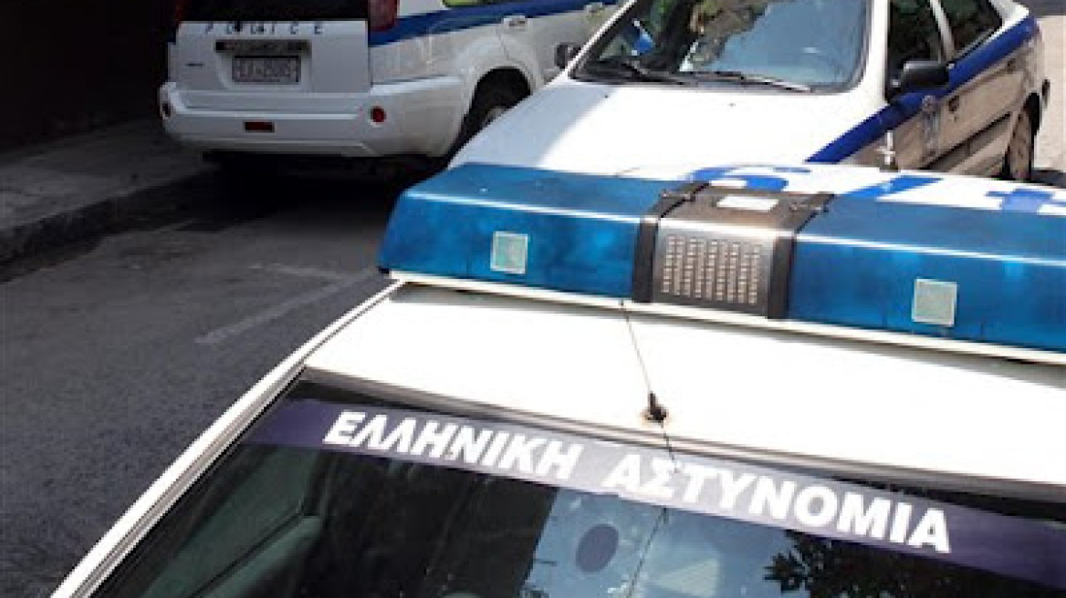 Μυστήριο με πτώμα σε πεζοδρόμιο στον Άγιο Παντελεήμονα