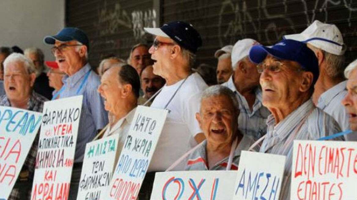 Θεσσαλονίκη: Εικόνες κατοχής στη διαμαρτυρία των συνταξιούχων 