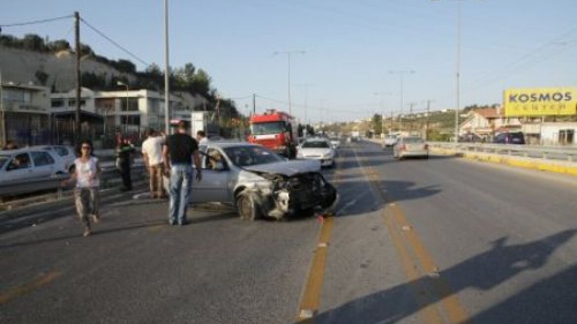 Καραμπόλα οχημάτων με έναν σοβαρά τραυματία στο Ηράκλειο