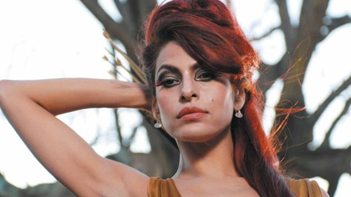 Η Eva Mendes πρωταγωνιστεί στο «Holy Motors»