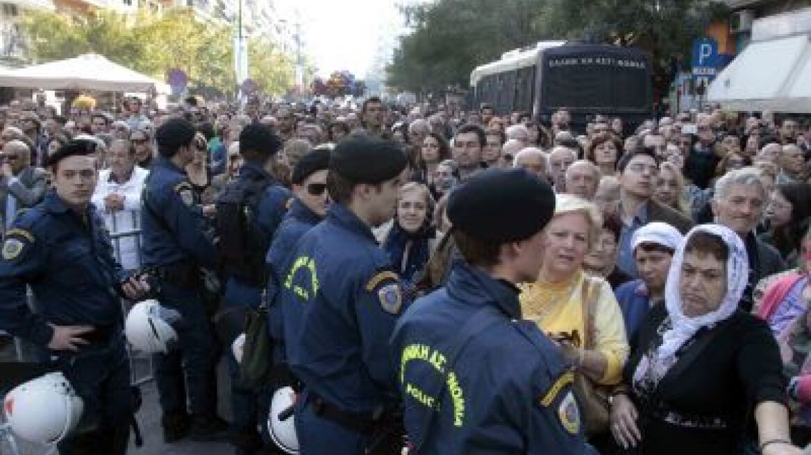 «Θερμή» υποδοχή σε Παπούλια - Σαμαρά στη Θεσσαλονίκη 