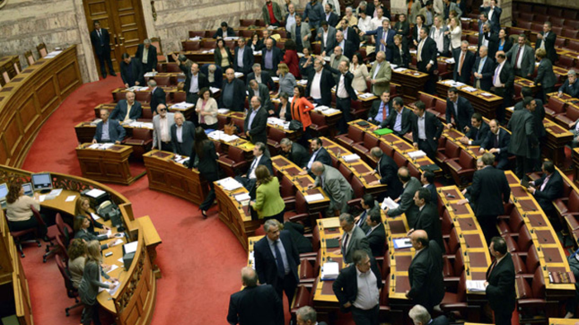 Σύγκρουση για όλα στη Βουλή