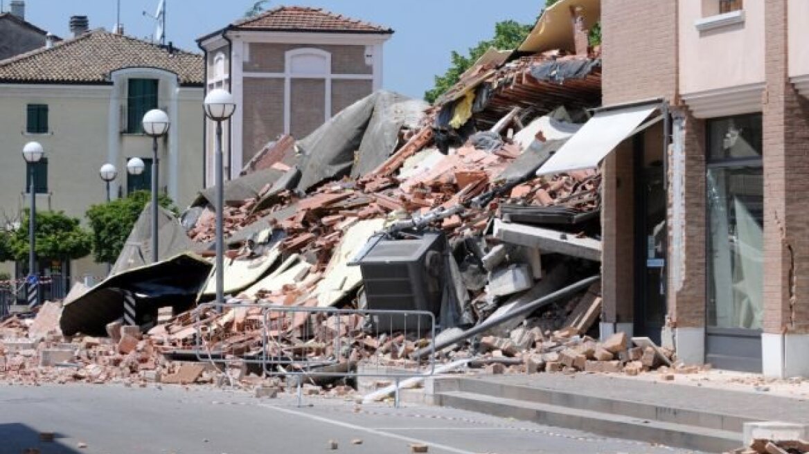 Τουλάχιστον 15 νεκροί από σειρά εκρήξεων στη Βαγδάτη