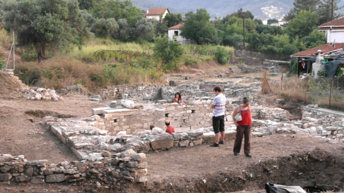 Γάλλοι αρχαιοκάπηλοι έκαναν ανασκαφές στη Φωκίδα