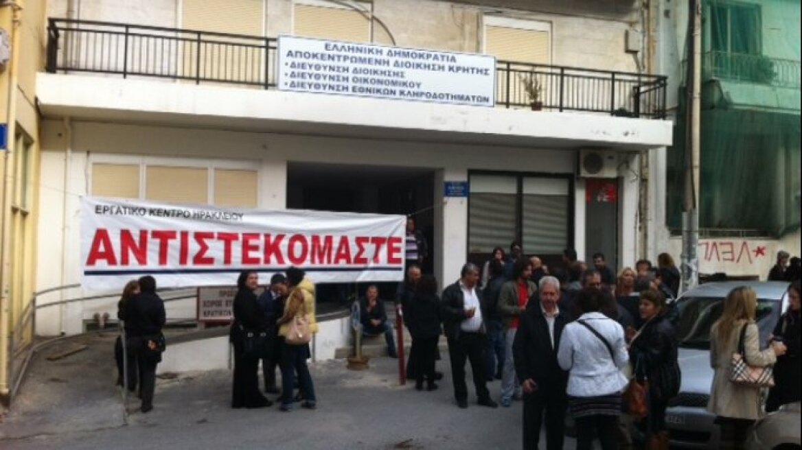 Έκοψαν με τροχό την πόρτα για να «σπάσουν» την κατάληψη